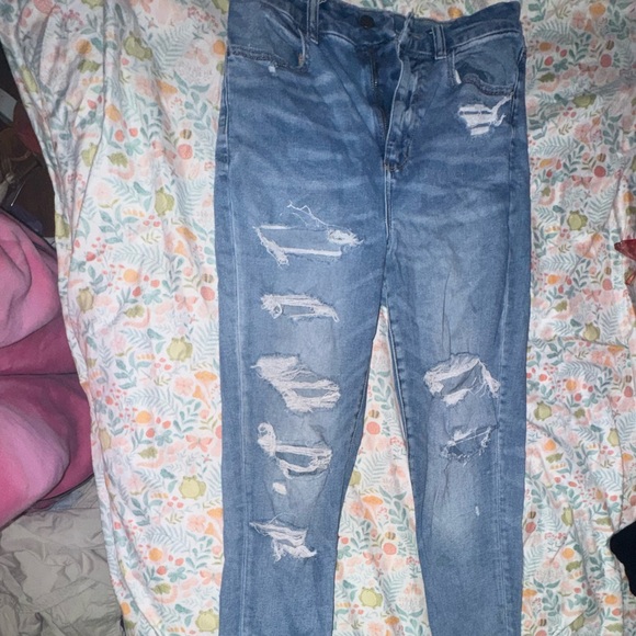 American Eagle Outfitters Light Blue Distressed Cropped Jeans - Picture 7 of 8